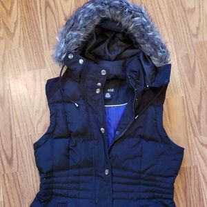 Women's hooded puffer vest